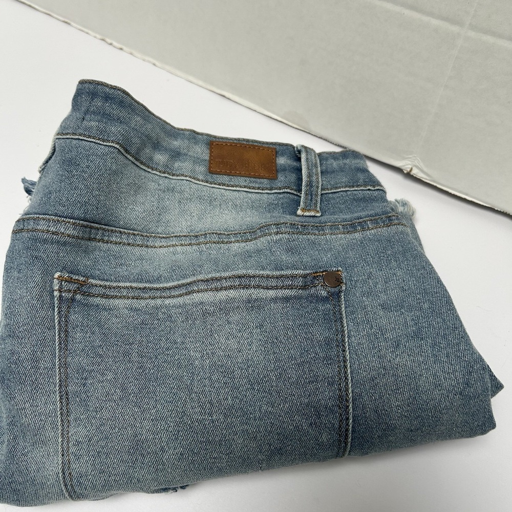Judy Blue Hi-rise Distressed Denim Shorts Raw Shark Bite Hem Size XL Style #1555